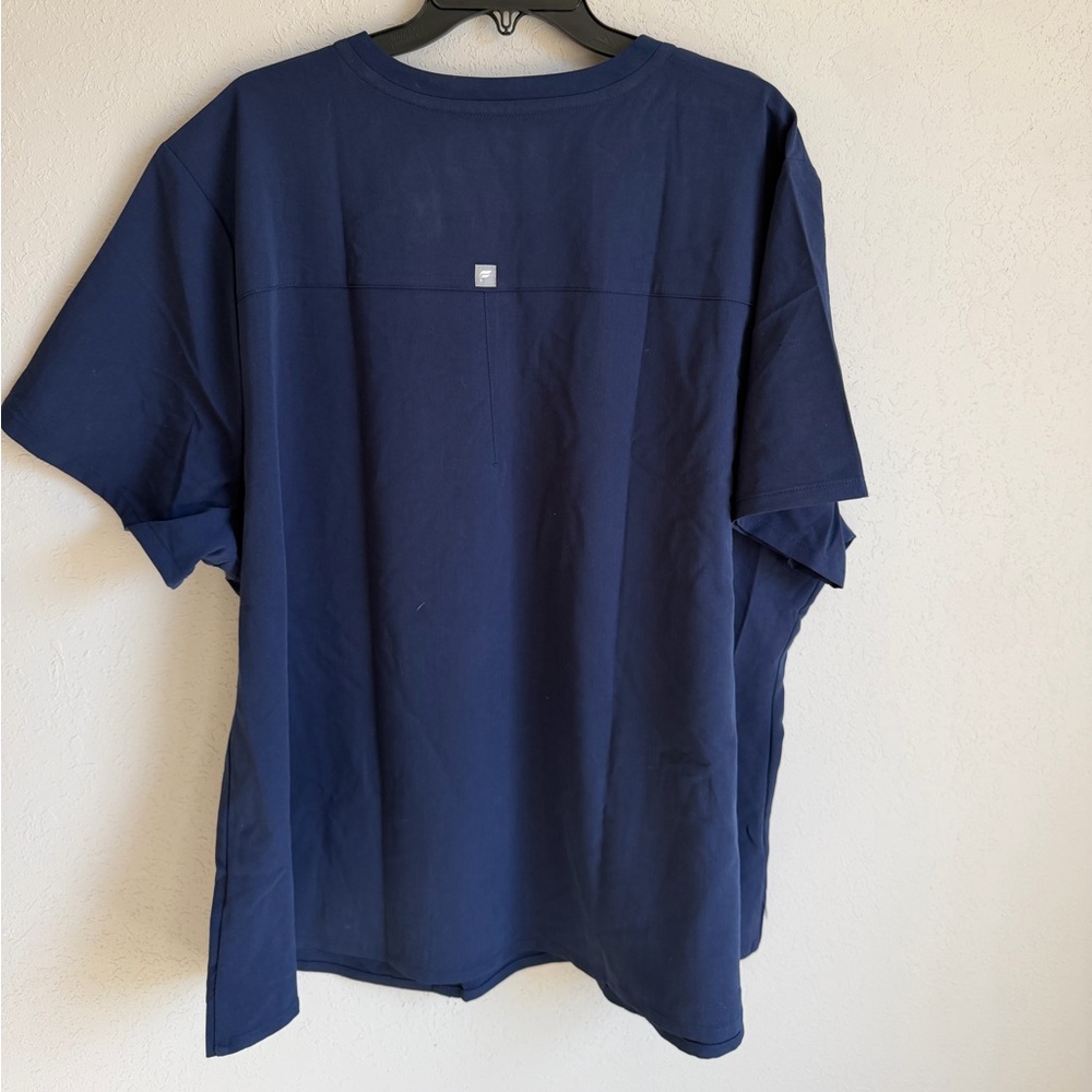 Fabletics Method 2-Pocket Scrub Top Navy Womens 4… - image 5